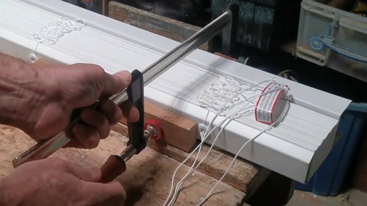 How cut a slatted venetian blind.