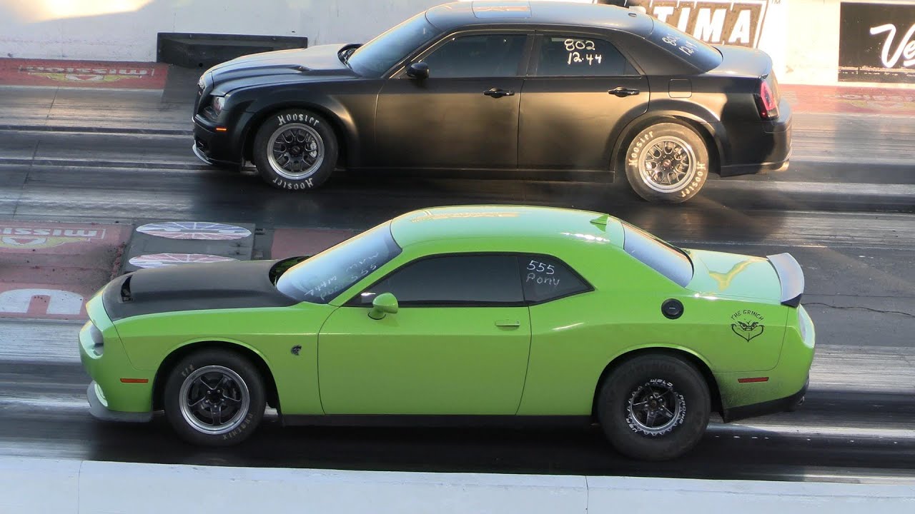 Chrysler 300 SRT8 vs  Dodge Challenger Hellcat