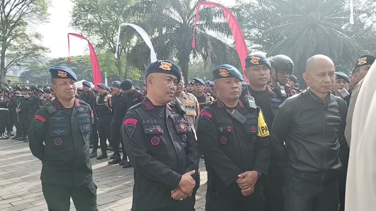 BRIMOB JABAR LAKSANAKAN PENGAMANAN UNRAS DI KOTA BANDUNG