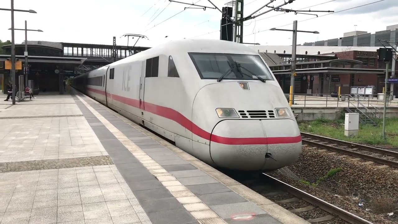 Ausfahrt ICE 2 (BR 402) als ICE 2504 nach Ostseebad Binz mit einem MEGA Makro