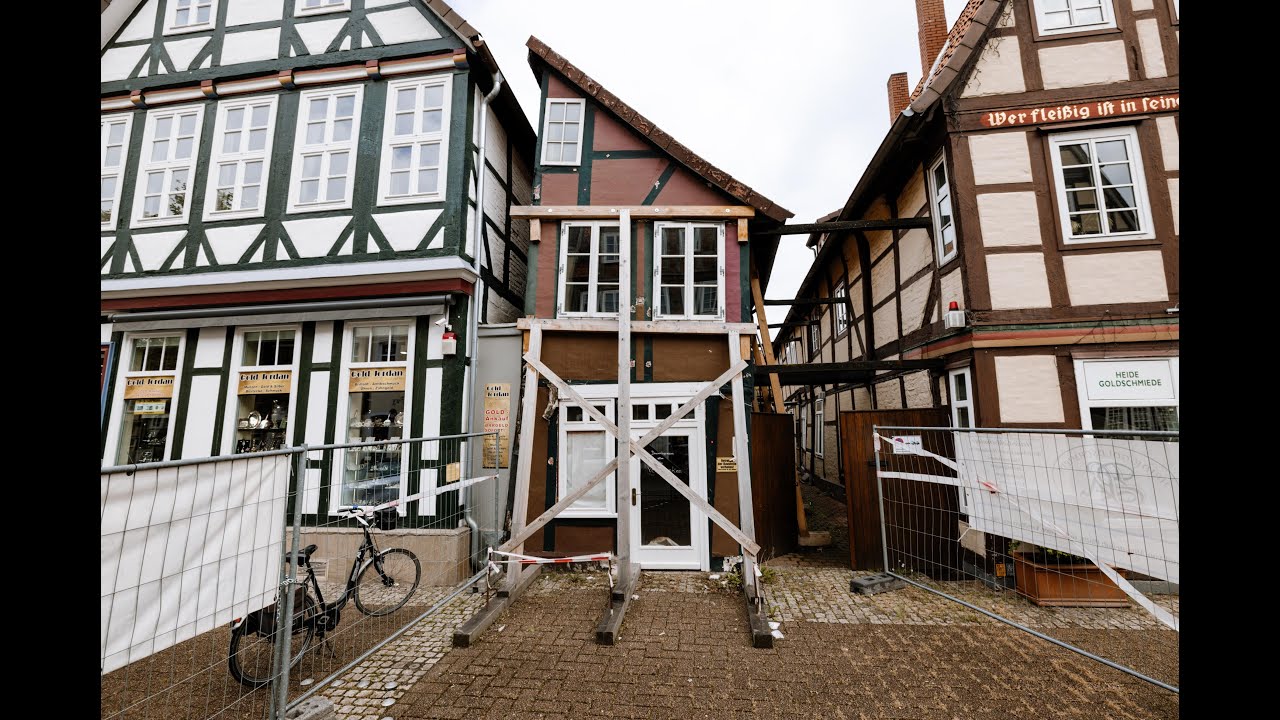 Halbes Haus in Schuhstra&szlig;e in Celle wird restauriert