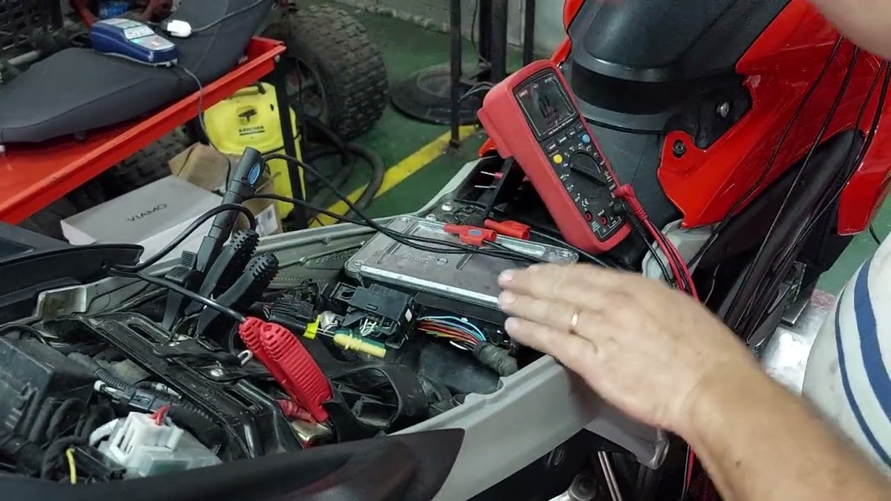 Ducati Hyperstrada 821 . tablero defectuoso? Parte 1.