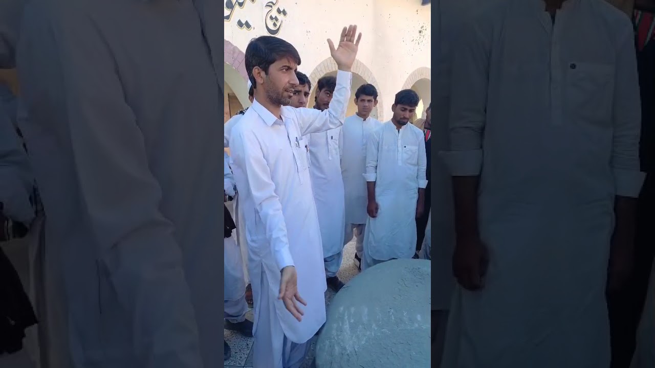 تمپ کالج کے طلبا کا سر ظاہر  کے ہمراہ دورہِ کیچ میوزیم تربت، میوزیم افسر سر ایاز ہاشم کی بریفنگ