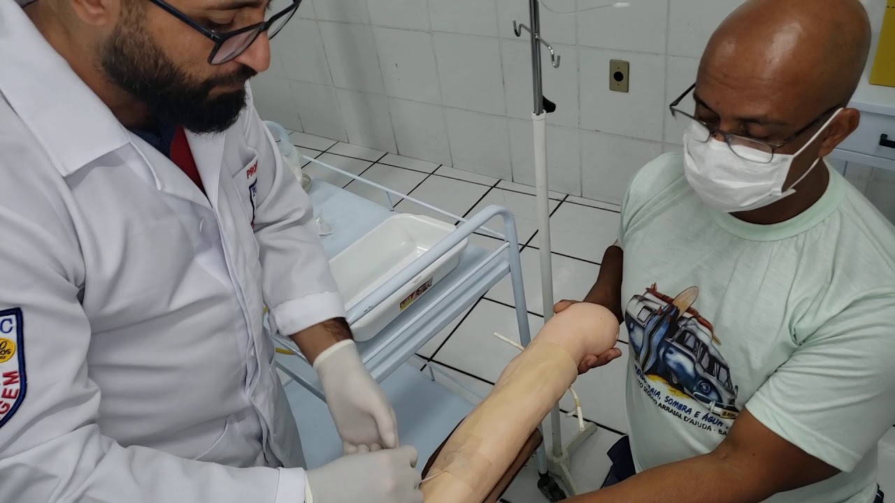 REALIZAÇÃO DE FIXAÇÃO DE PUNÇÃO VENOSA