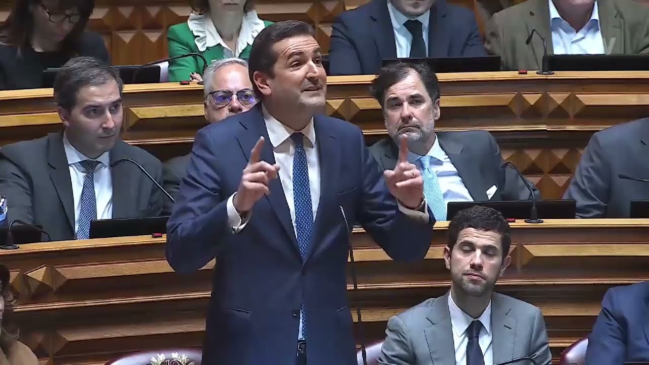 Hugo Soares questiona o Primeiro Ministro no Plenário
