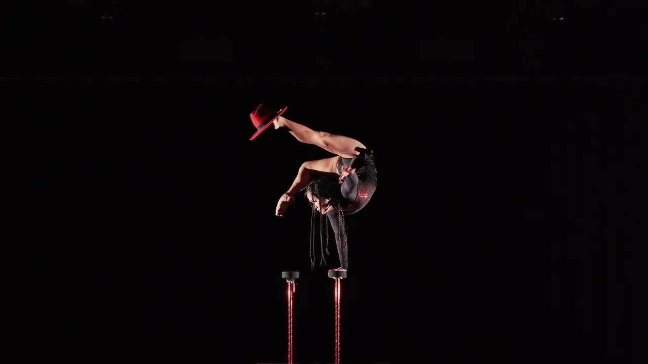 Hat act. Contortion Hand-balance