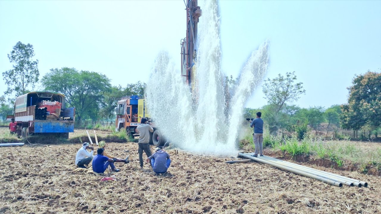 Borewell Drilling - 750 फीट पे खतरनाक पानी आया | 30 HP मोटर का पानी | Coconut water checking Method