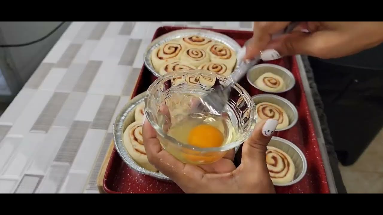 Rollos de Guayaba con Glaseado de Queso