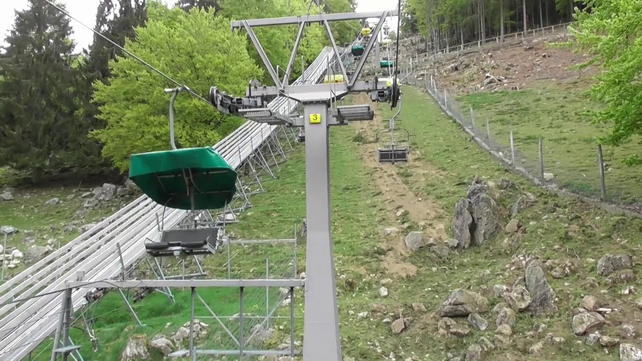 Die Sesselbahn im Steinwasenpark (2-CLF - Doppelmayr) am 26.04.2018