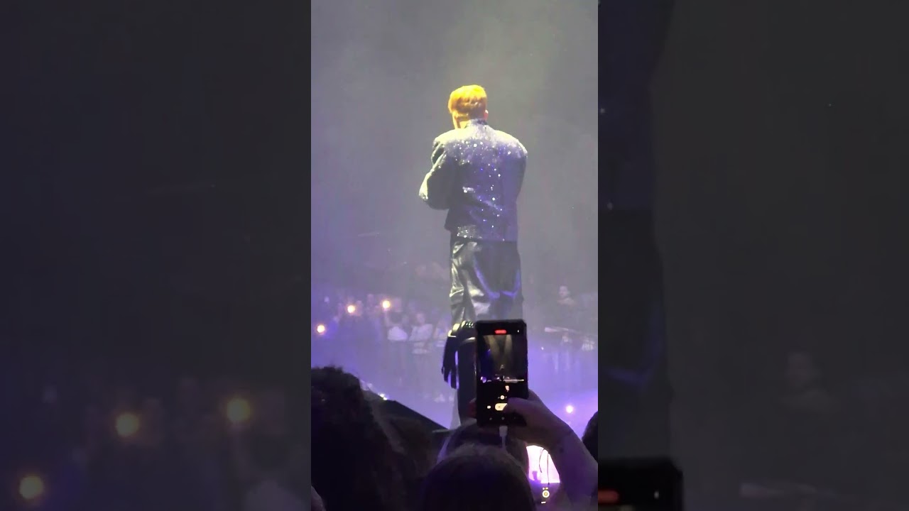 Loic Nottet Mr/Mme  17/02/2024 Palais 12