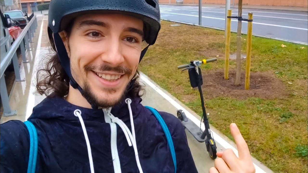 ¿Patinete con lluvia? ✅ Así se puede montar en patinete eléctrico si llueve ☺️