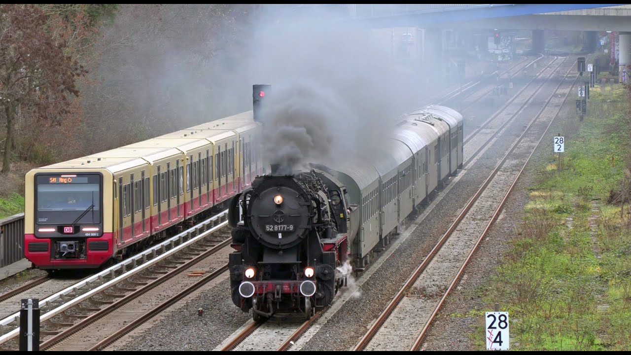 Wettfahrt S-Bahn BR484 mit Dampfzug von Berlin Macht Dampf BR52  auf dem Südring am Hohenzollerndamm