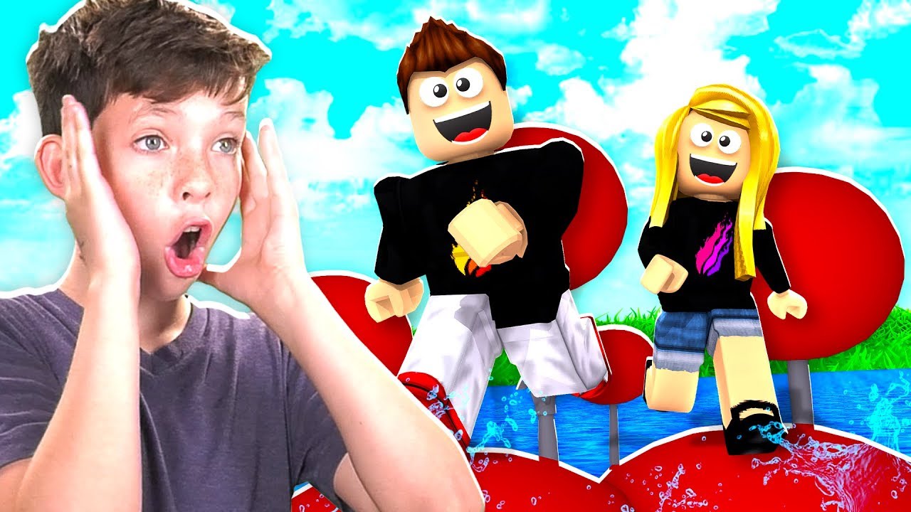 FUNNIEST ROBLOX FAMILY WIPEOUT CHALLENGE vs MY WIFE AND LITTLE BROTHER!