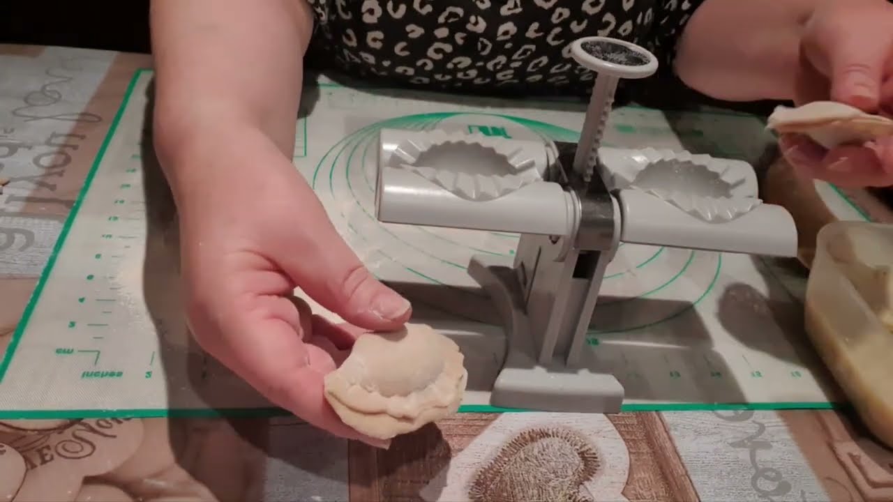 Dumling mold. Форма для пельменей.