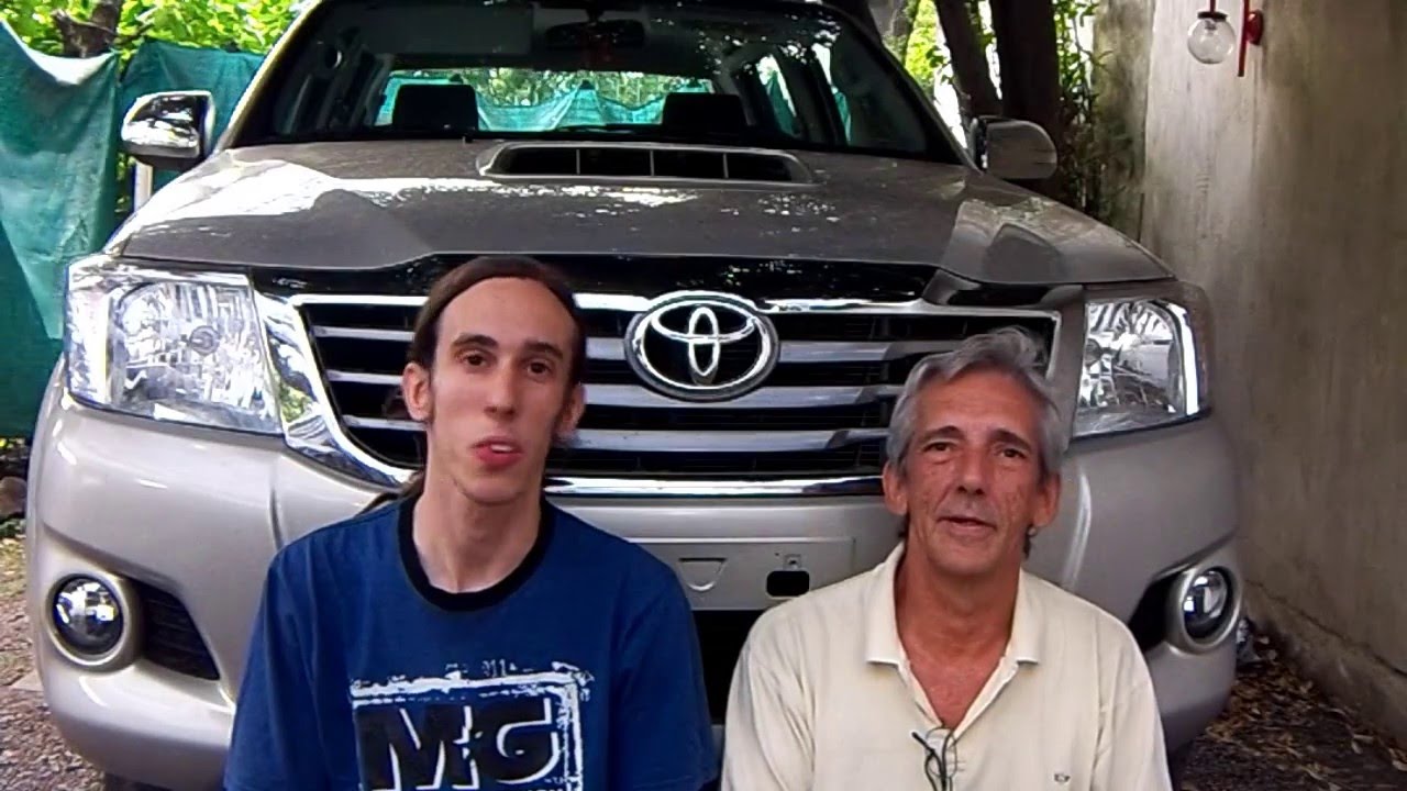 Como desarmar paragolpe delantero de Toyota Hilux SR-V