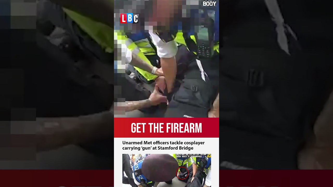 'Armed' Comic Con cosplayer tackled by police | LBC