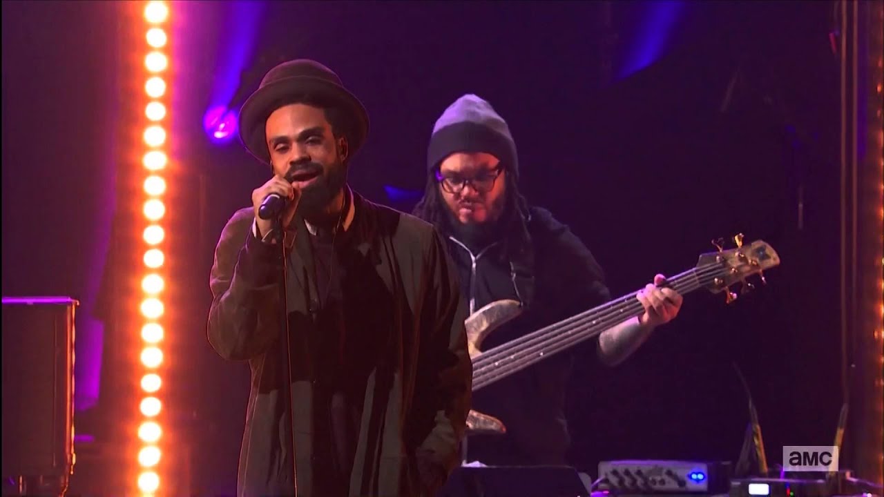 The Roots Live sings 