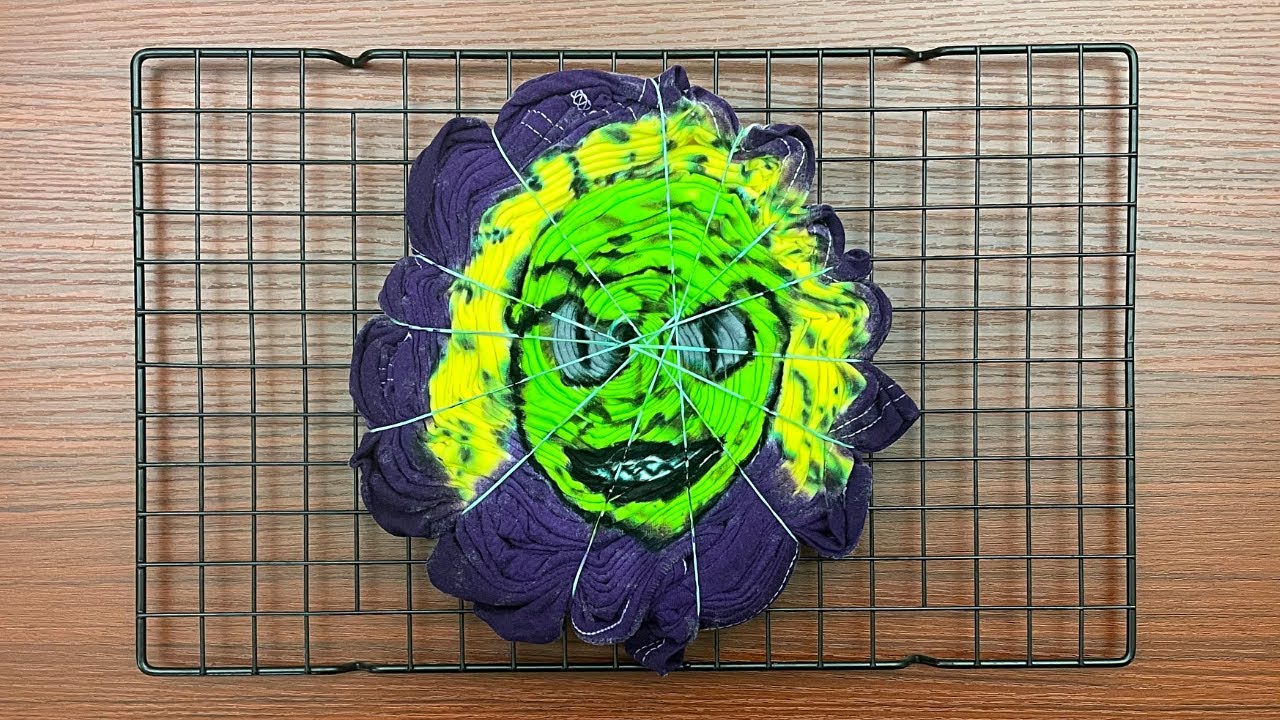 Tie-dye pattern : Beetlejuice Snake!