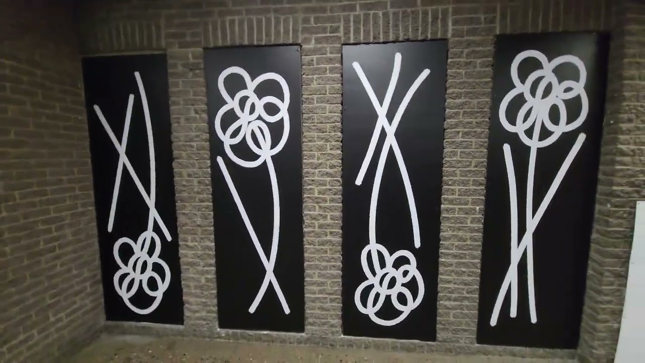 How to get from Bonaventure metro station 🟠 to the REM Central Station platforms in Montréal 🚝