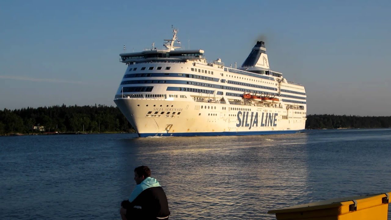 Silja Serenade (Silja Line) passerar Furusund