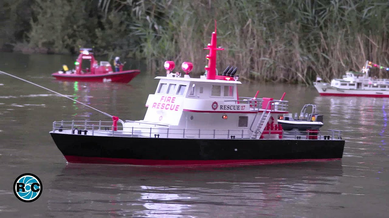 RC model boats with light at dusk - Forentreffen Greven