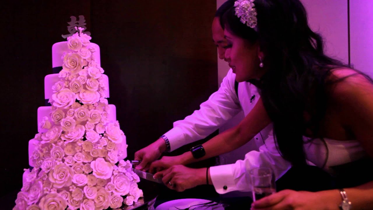 Wedding Cake cutting fail