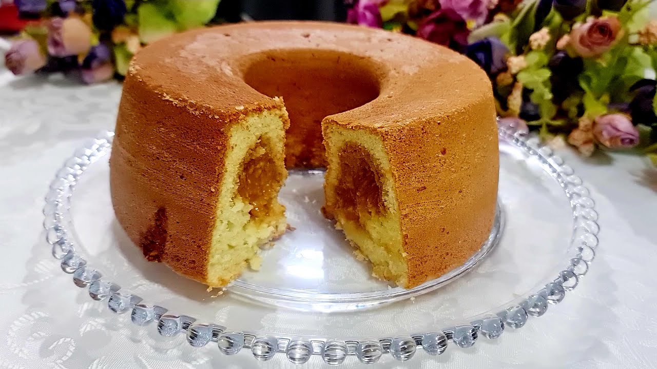 Он выходит из духовки готовым, с классической и вкусной начинкой! Торт с начинкой!