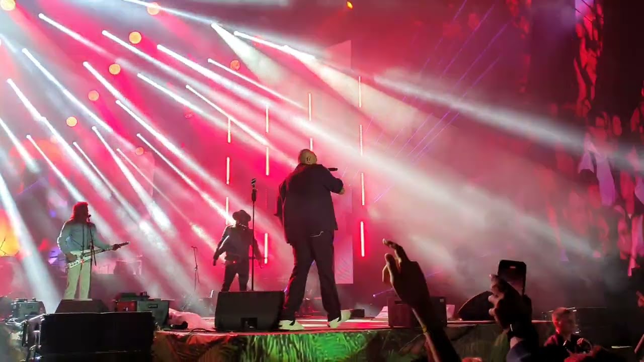 Arash - She Makes Me Go | Live