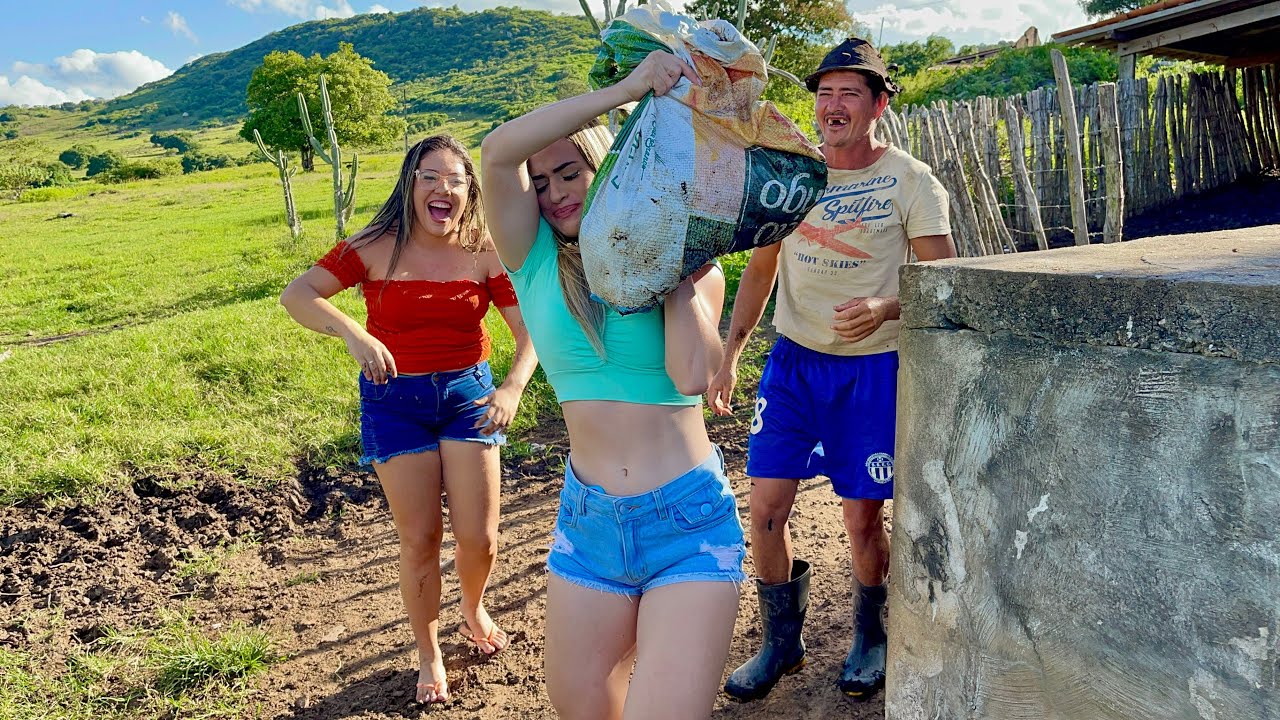 THAMIRES SE LASCA PEGANDO ESTRUME DE CABRA | THAMIRES THUANNY