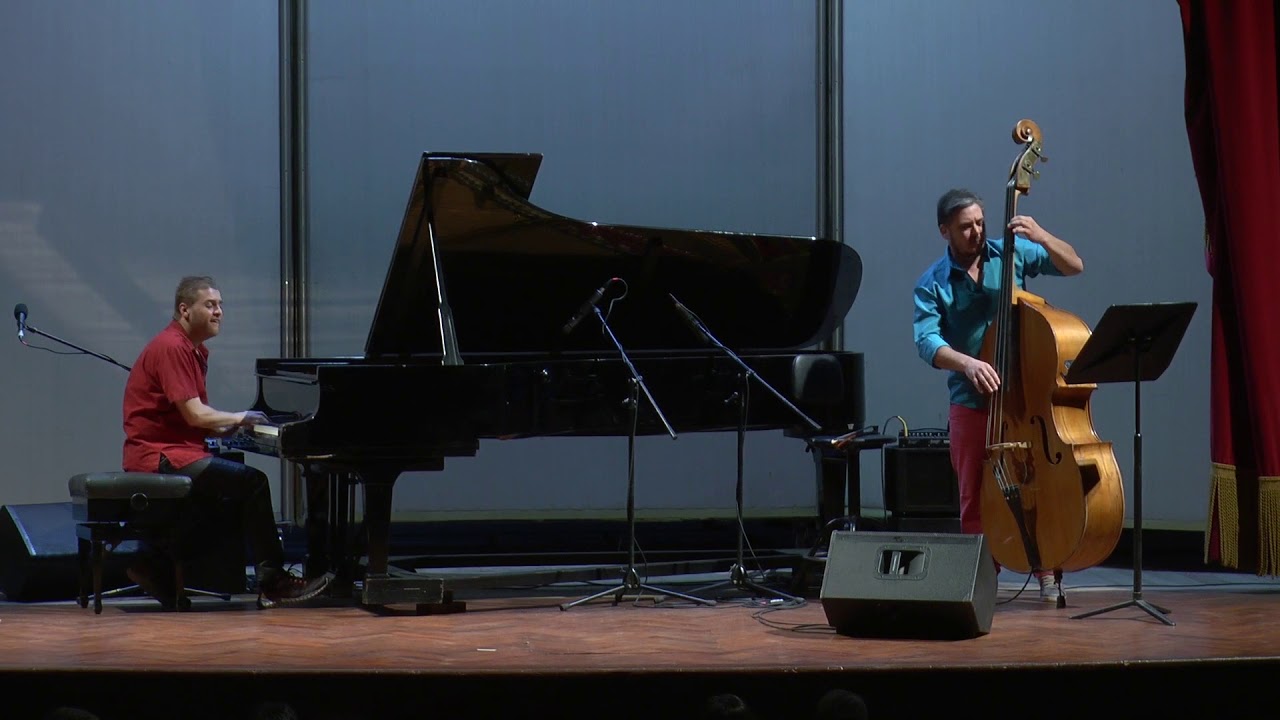 Andrés Beeuwsaert (piano) Fernando Silva (contrabajo) 