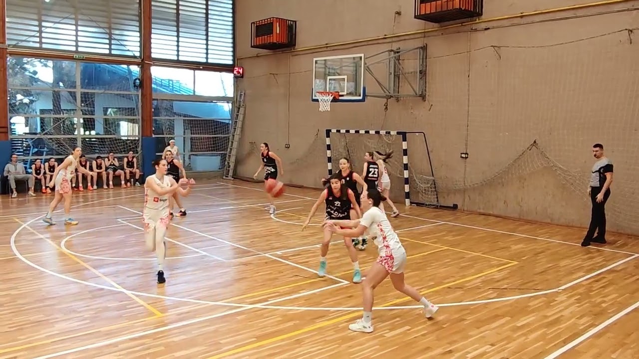JUNIORKE /KSB KVALITETNA/ Radnički - C. Zvezda 3/4