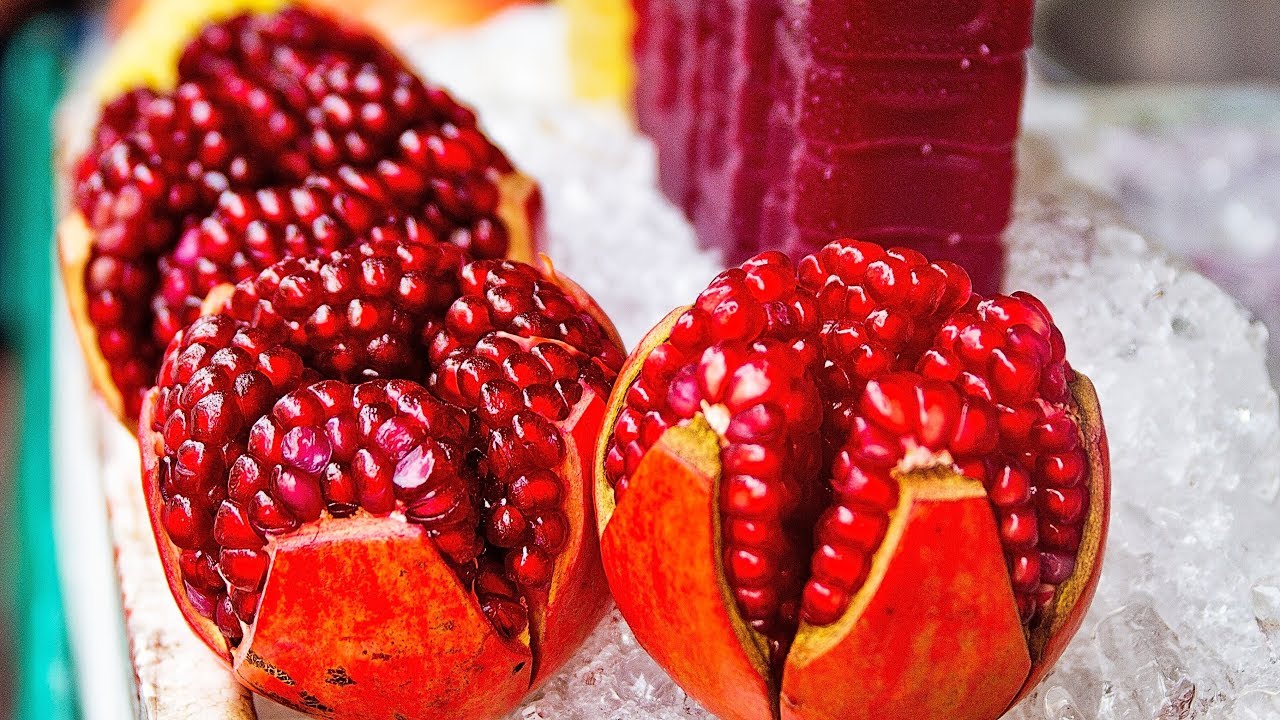 Fastest Way to Deseed a pomegranate (anar) / How to Cut and Open a pomegranate | #1 Trick