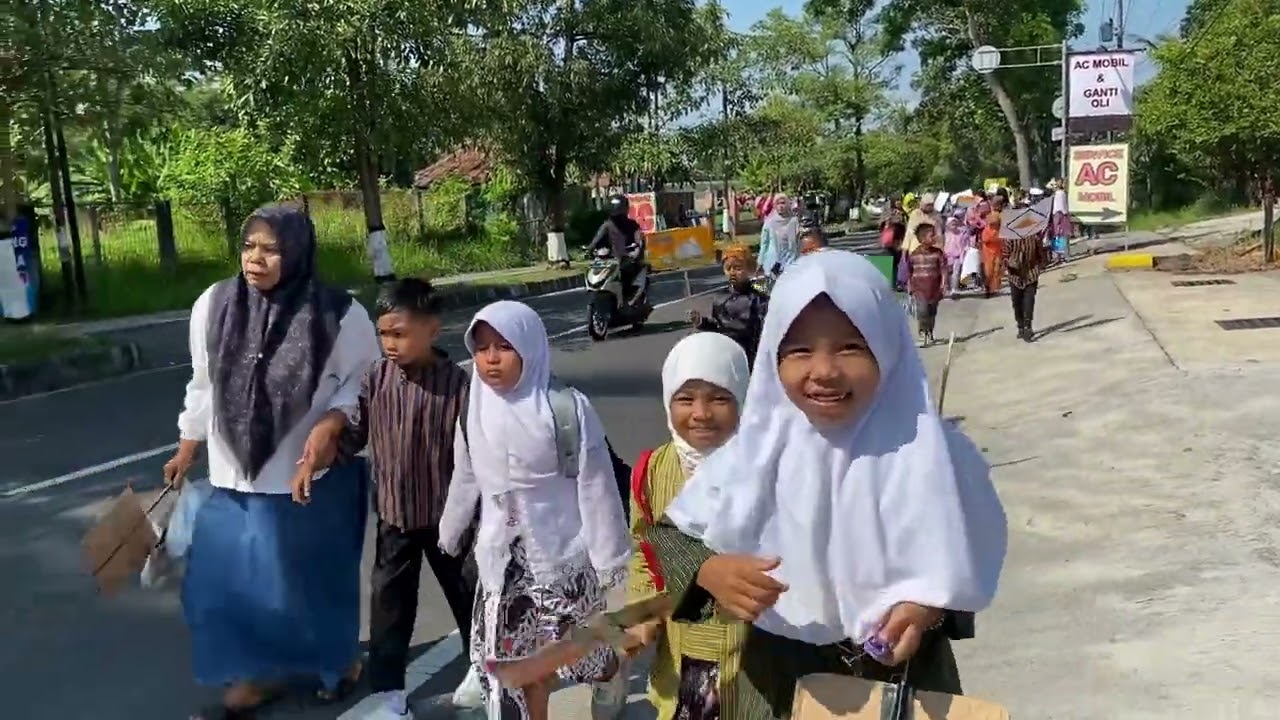 Merapi Dalam Ingatan Di Bawah Abu, Ada Doa