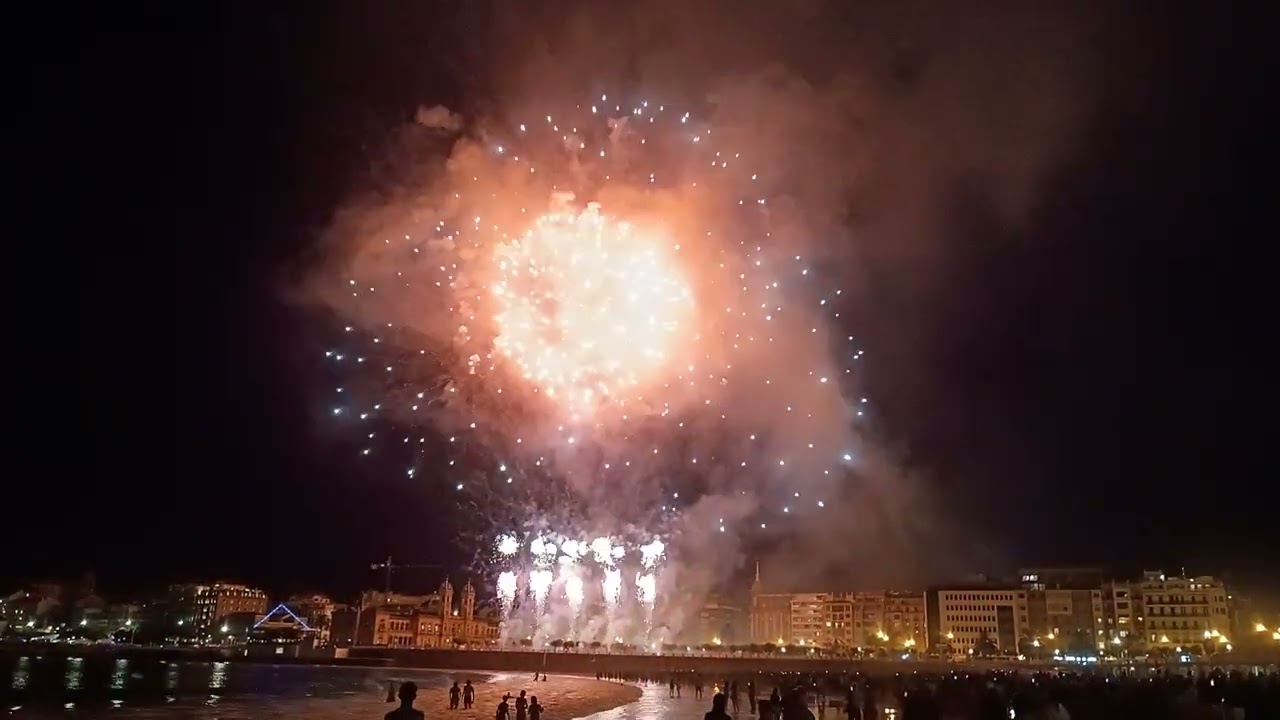 Fuegos artificiales Donostia San Sebastián 15 de agosto de 2024 Pirotecnia Valenciana (Valencia)