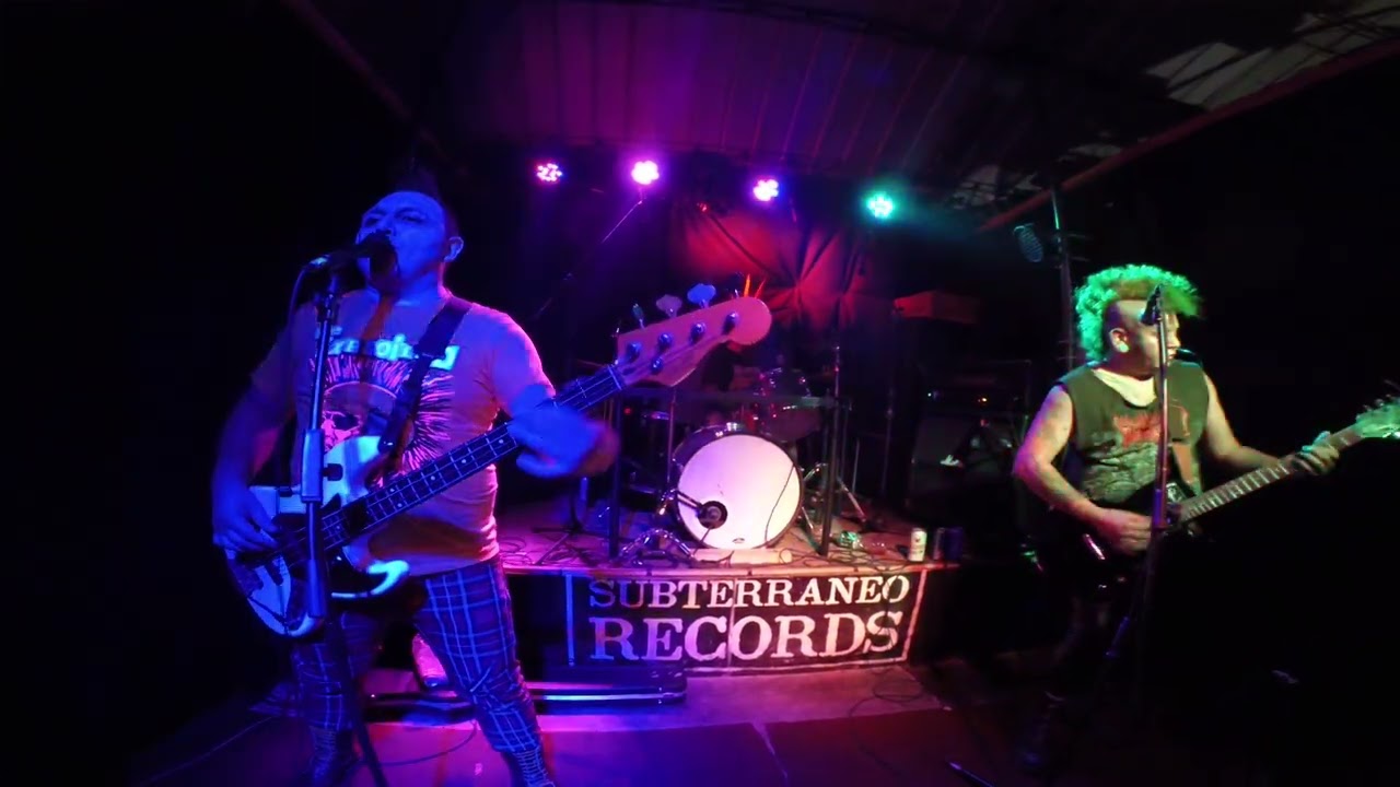 MONSTER MOSH  palido