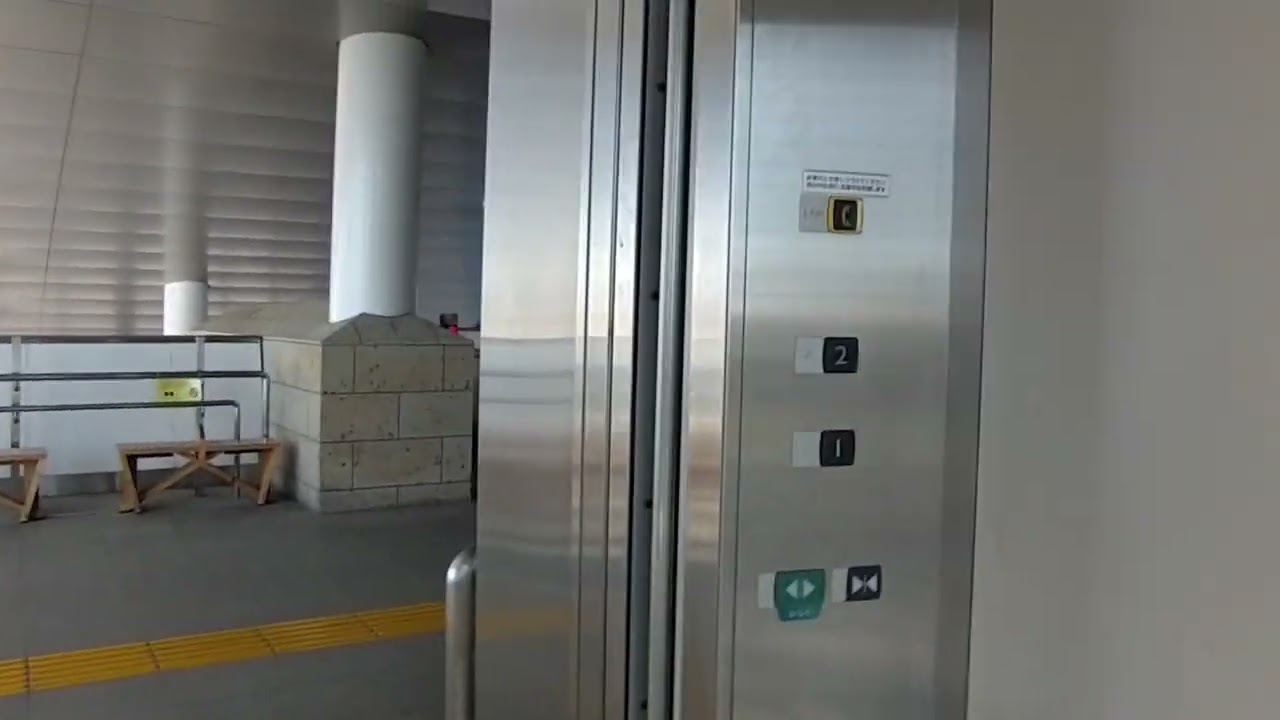 駅のエレベータ2
