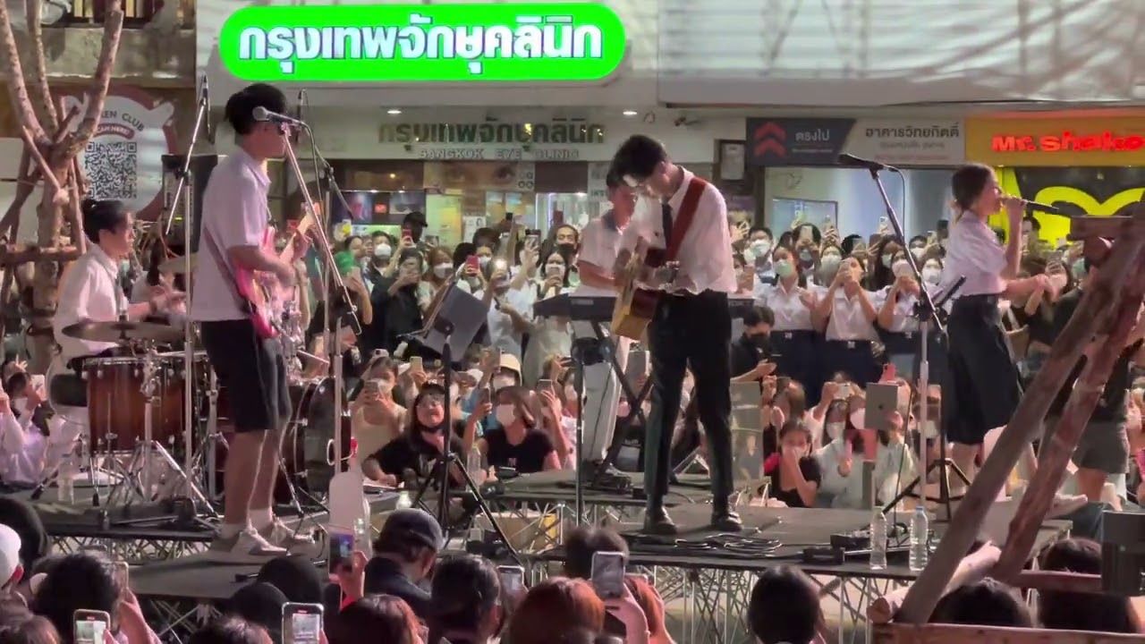 17-06-2022 Siam Square Yes Indeed - ไม่บอกเธอ