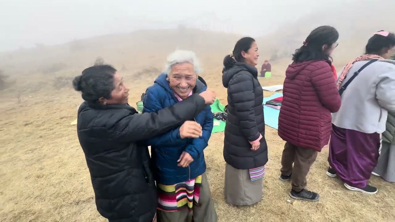 རྡོ་རྗེ་བོད་མི་བཟོ་གྲྭའི་ལས་མི་ཚོས་རྒྱལ་བའི་ལྷག་དཀར་རི་བསང་།