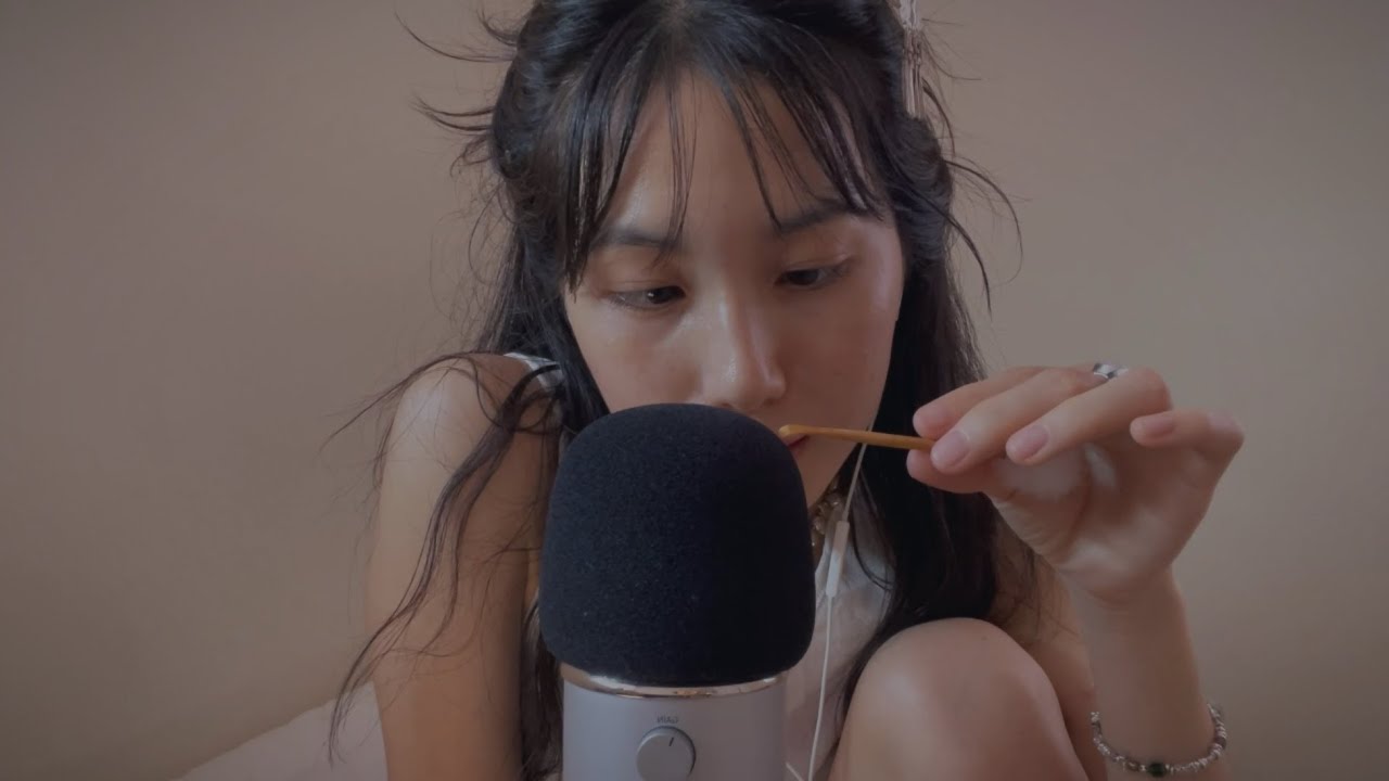 ASMR  Whispers, Scratching,Tapping, etc - 囁き声、耳かき