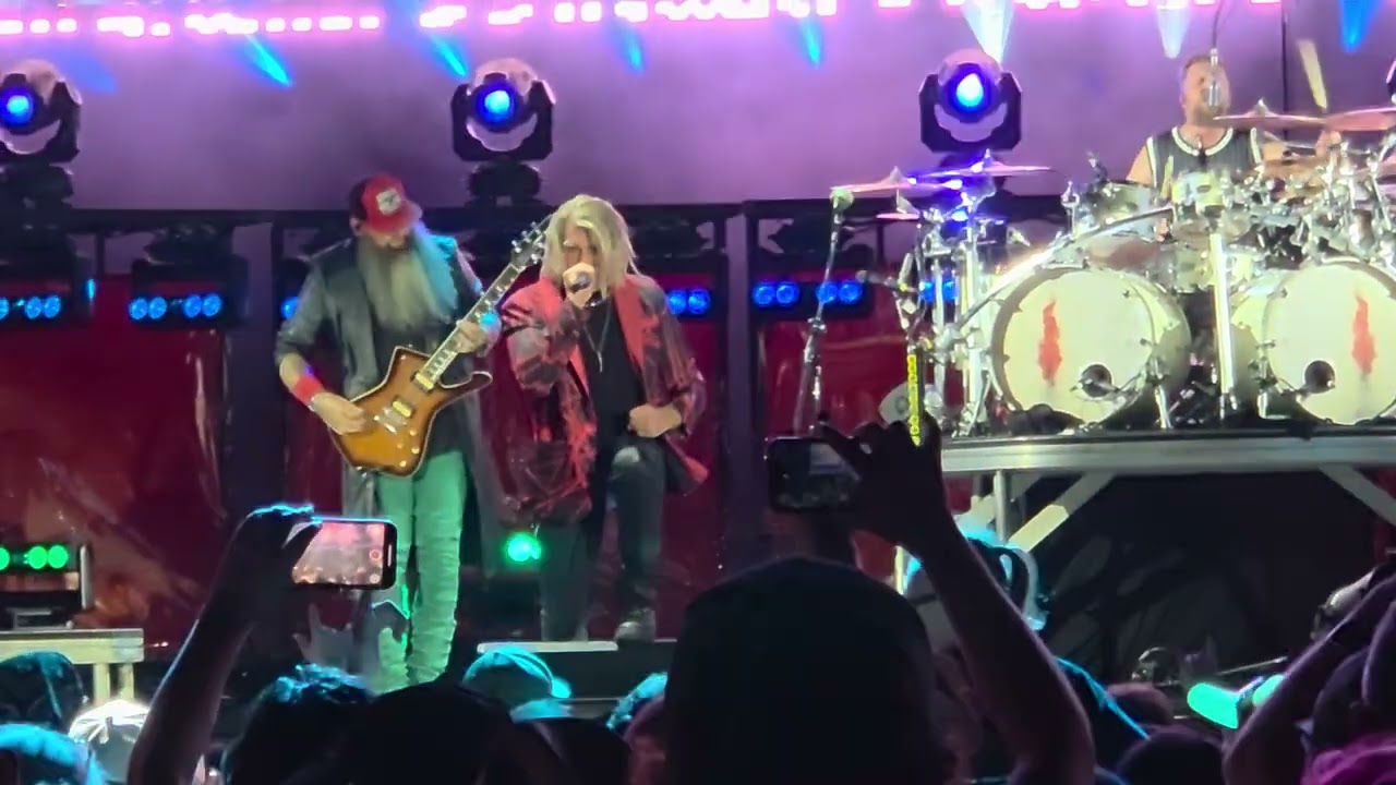 Three Days Grace - I Am Machine (Live)