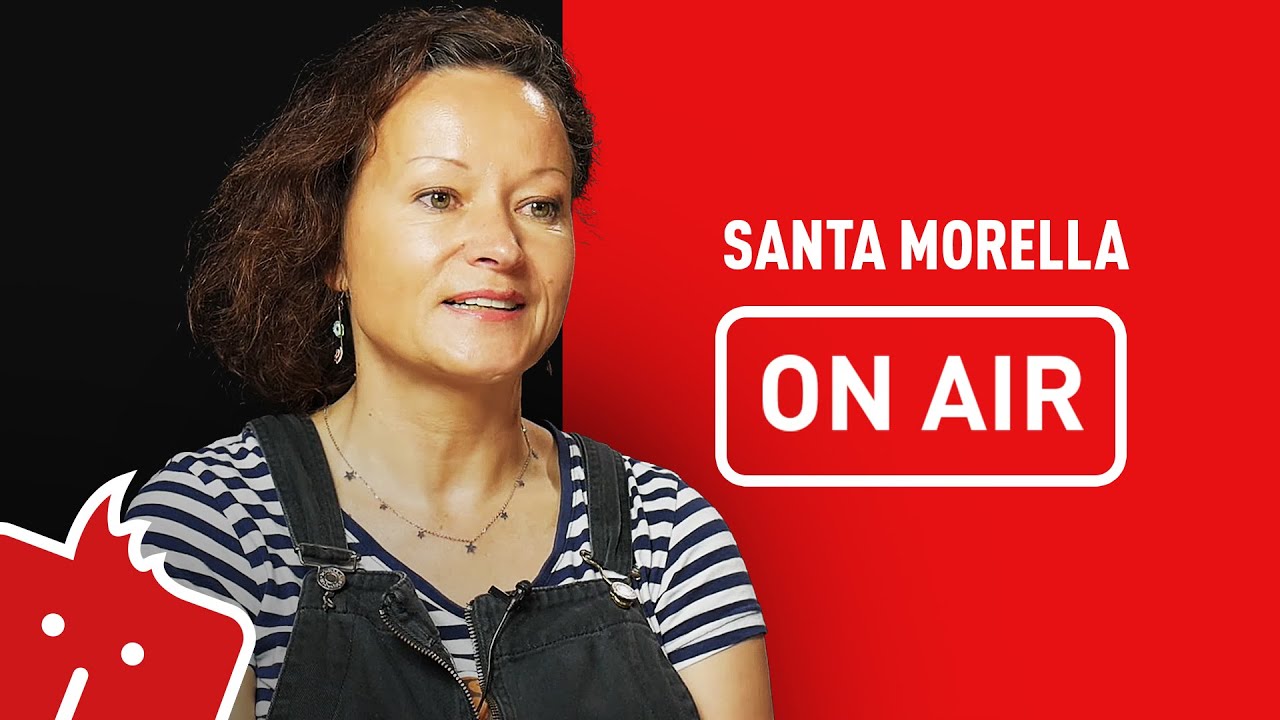 Santa Morella (Gaia Mesiah) ON AIR: „Na kytaru jsem se naučila, abych mohla zůstávat dlouho vzhůru.”