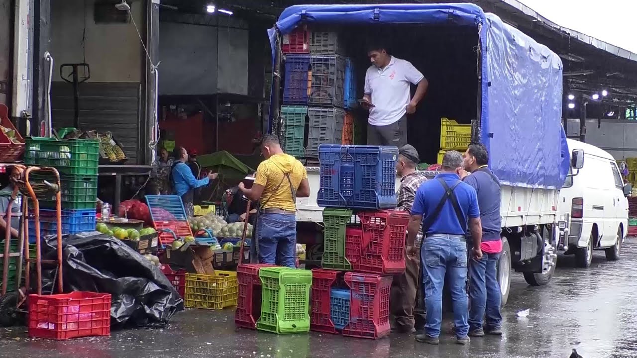 Comerciantes de La Tiendona recienten bajas ventas