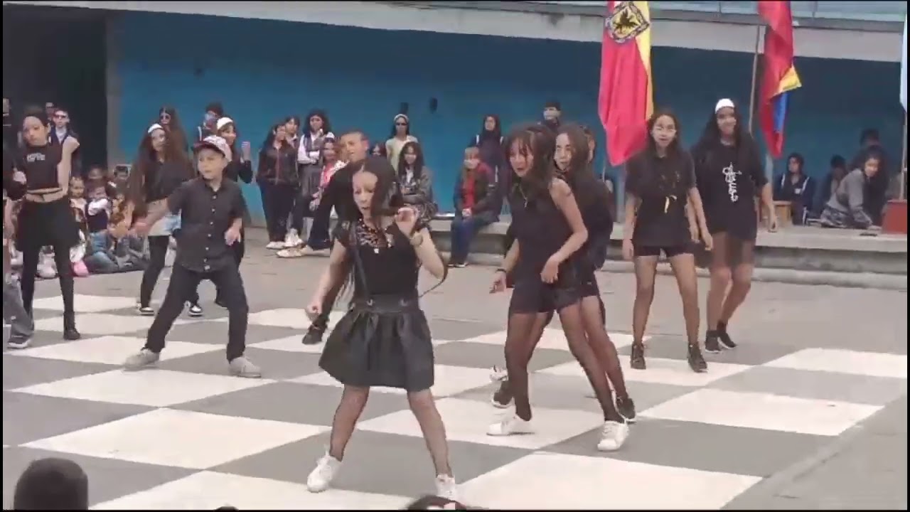 Izada de bandera 101123