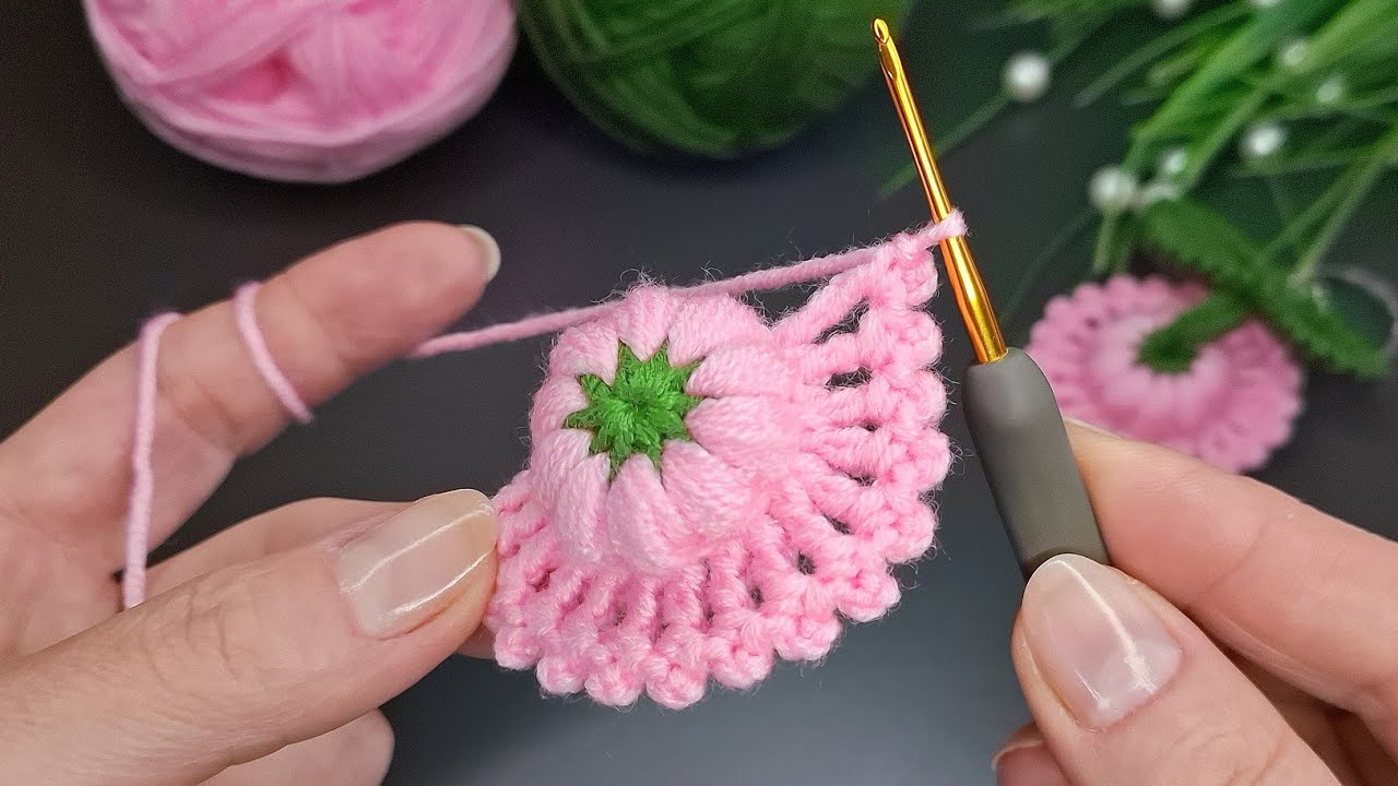 Making a Gorgeous Crocheted Easy Knitting Keychain🩷#crochet#knitting #diy #handmade #flower #keşfet