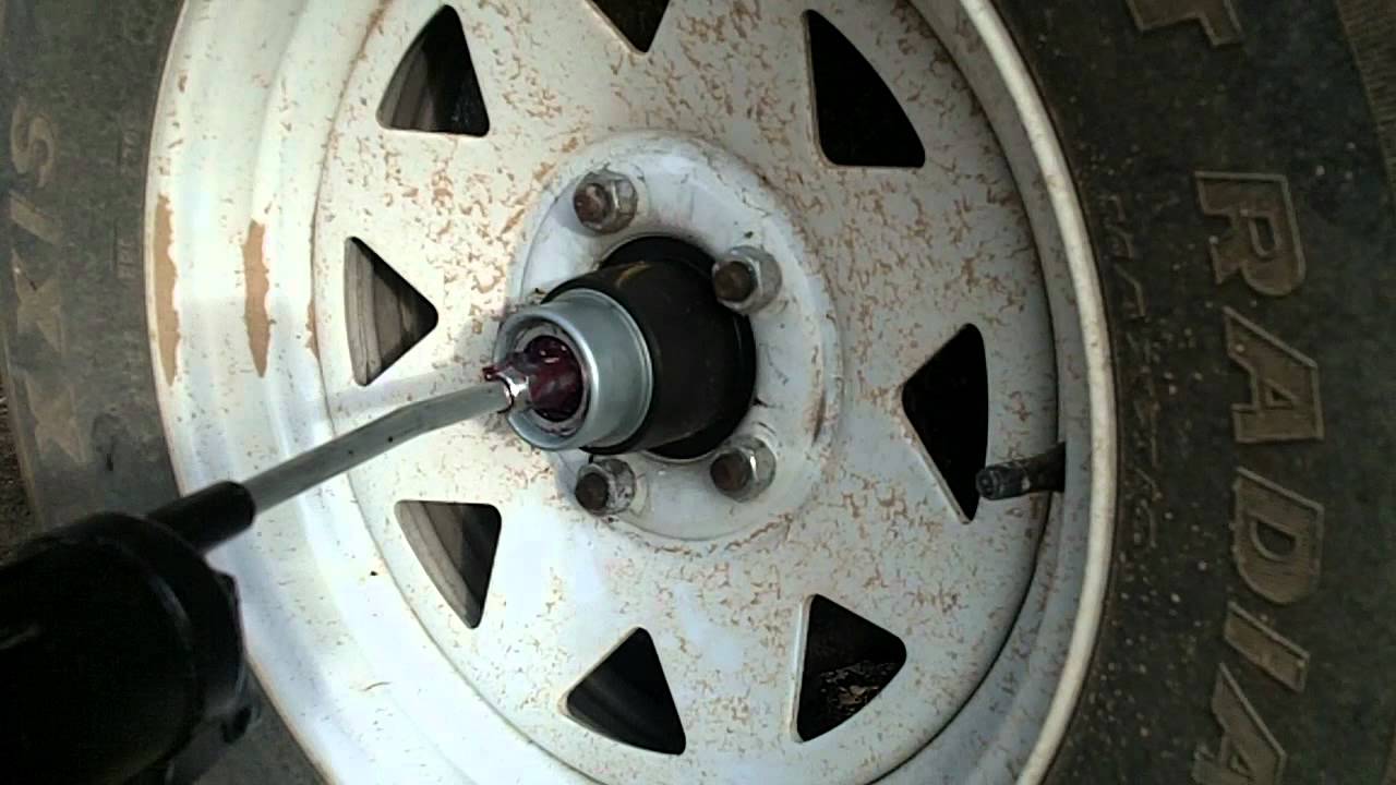 Как смазать подшипники колес прицепа с помощью EZ Lube Grease Cert