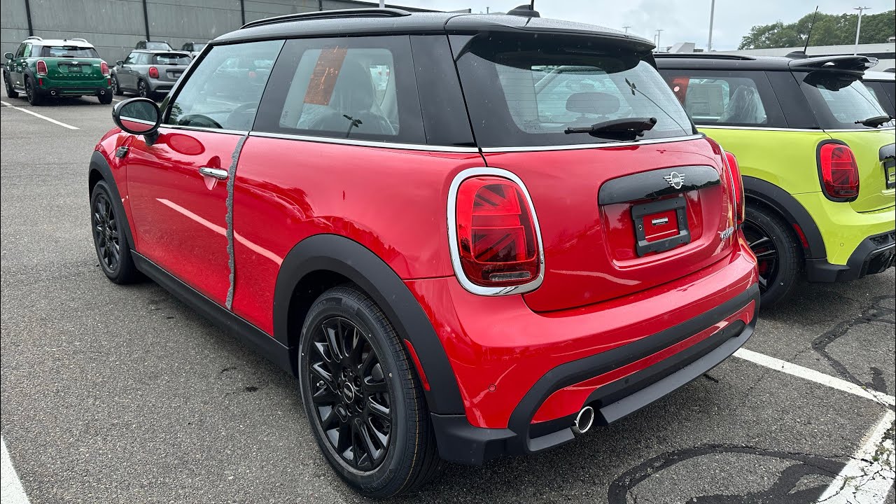 2024 Mini Cooper Hardtop 2 Door horn