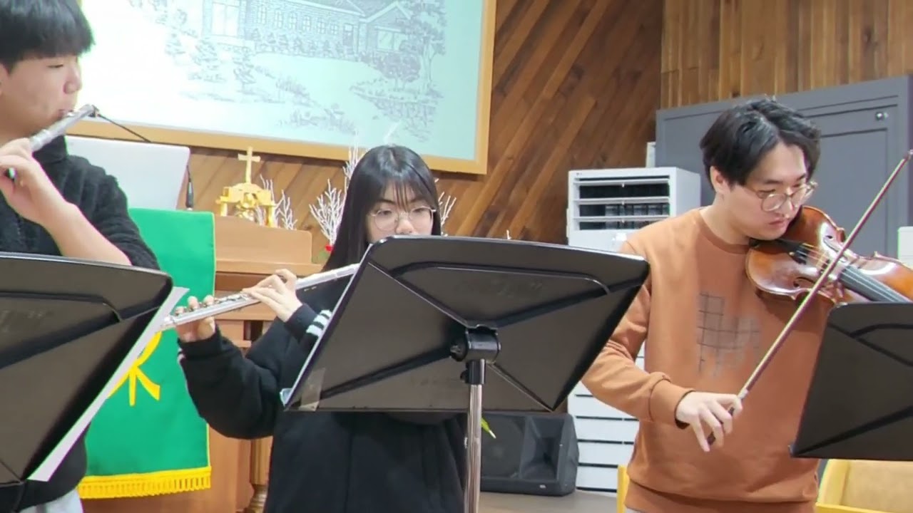 쇼파로? 소파로..관현악단,이름 까먹음ㅋㅋ