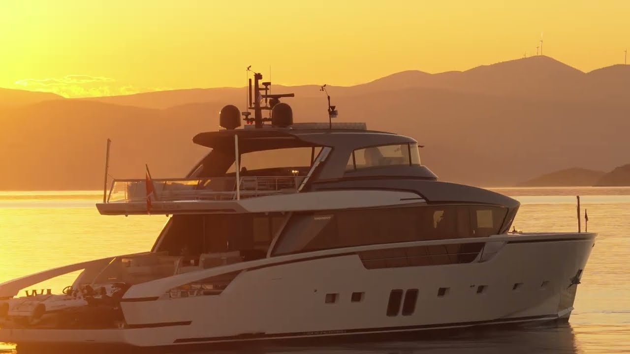 FOR CHARTER: M/Y 