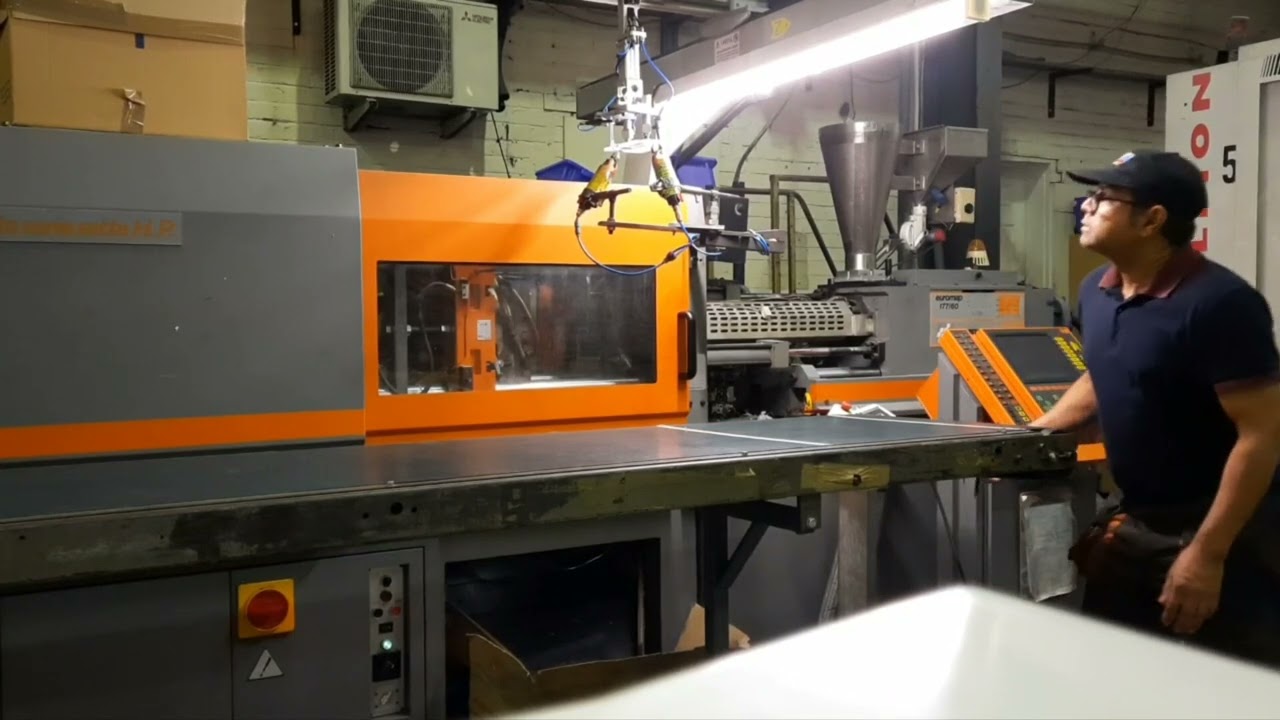 Injection Moulding Start-up, make Robot program sprwe cutting, trimming and palletised in belt.