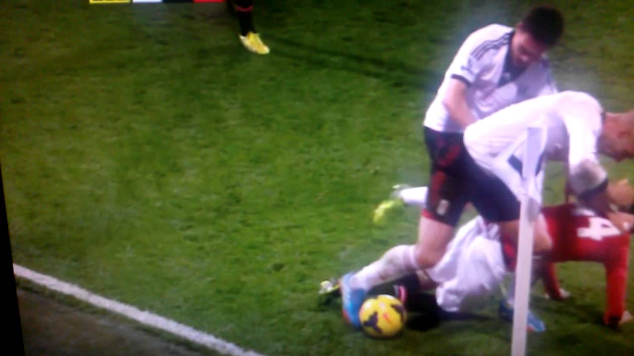 Sascha Riether kick Adnan Januzaj